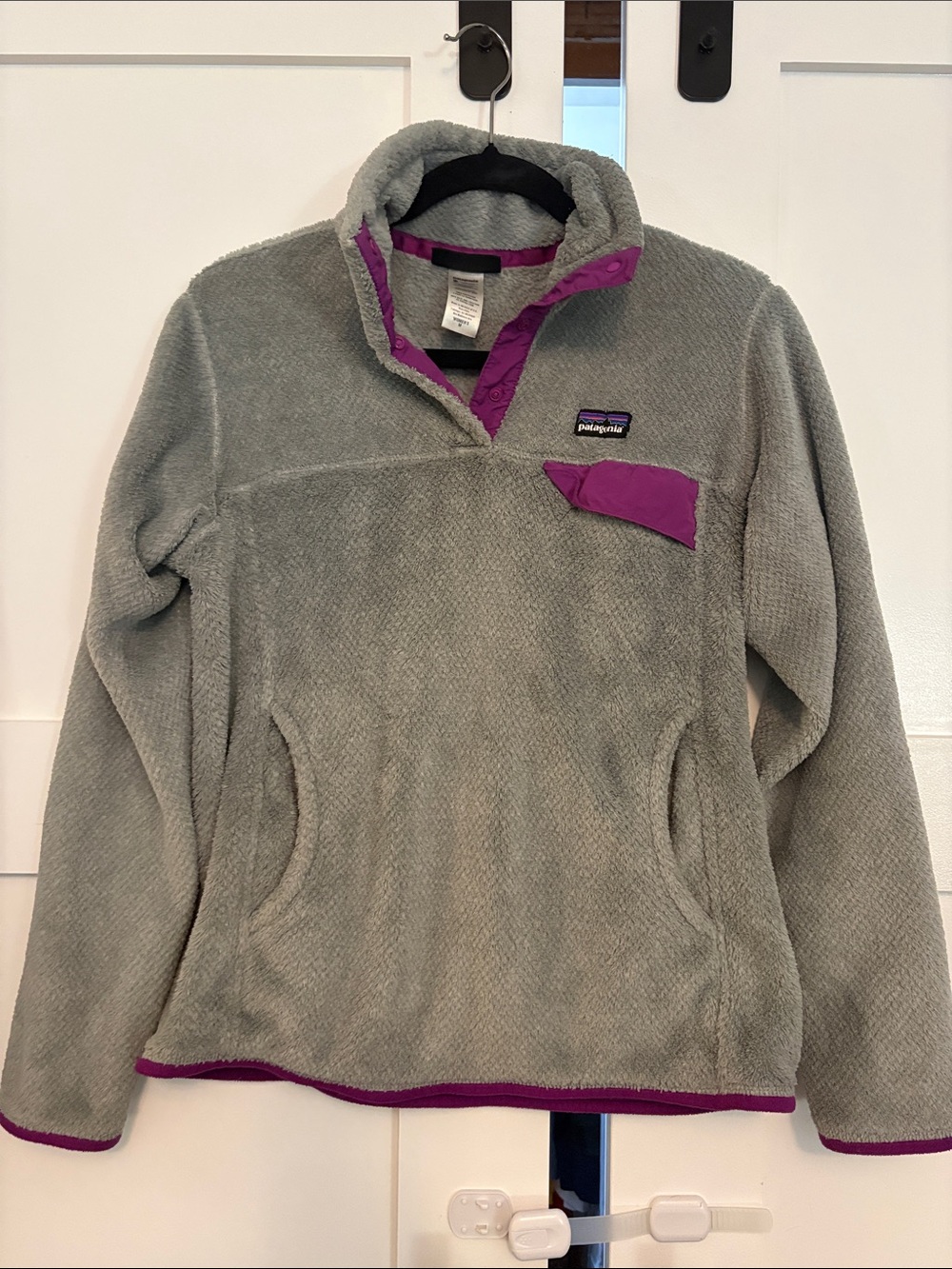 Patagonia Light Gray Fleece Pullover with Purple Accents